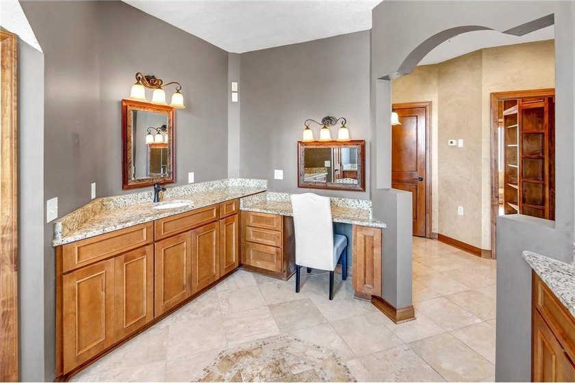 Suitable for multi-generational living! Elevatored 8344 Square - photo 28