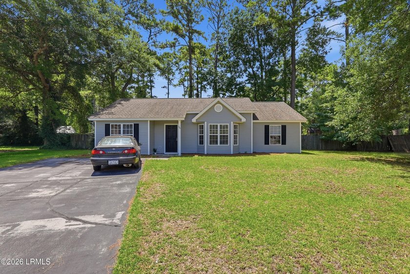 Welcome home to this beautifully maintained 3-bedroom, 2-bath - photo 2