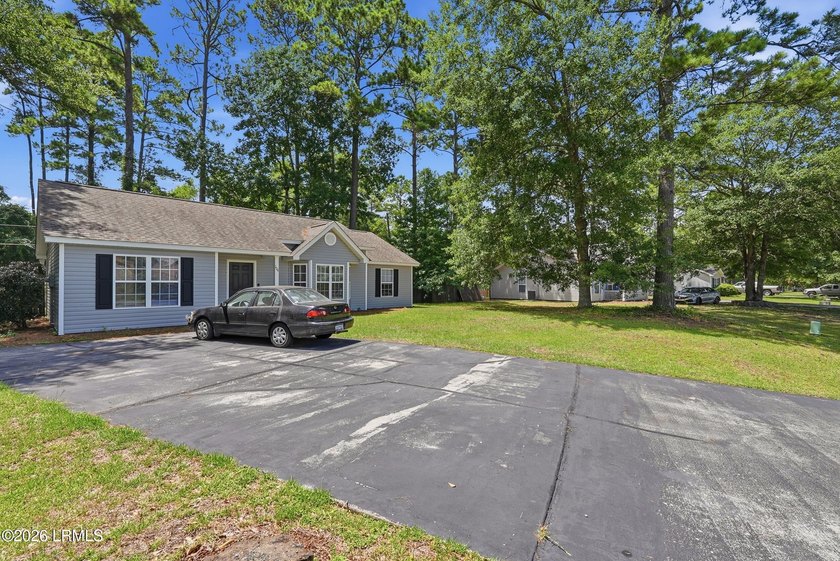 Welcome home to this beautifully maintained 3-bedroom, 2-bath - photo 3