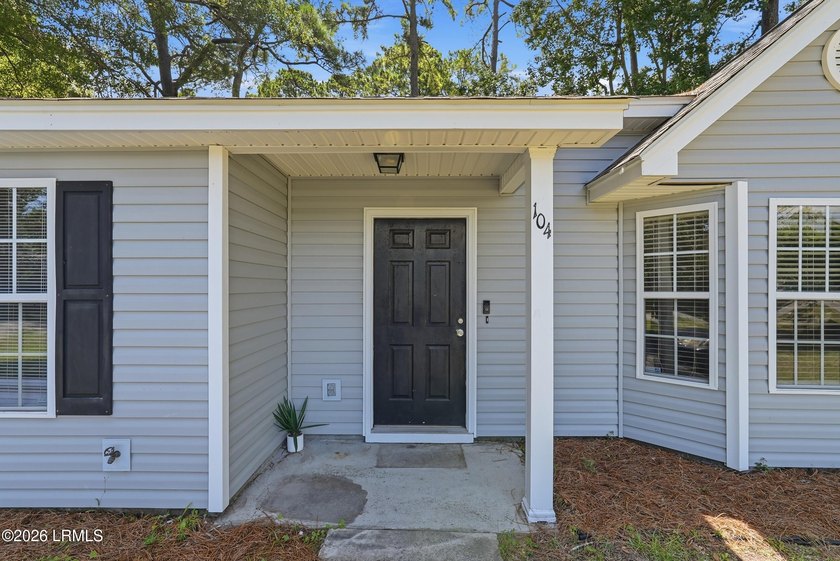 Welcome home to this beautifully maintained 3-bedroom, 2-bath - photo 4