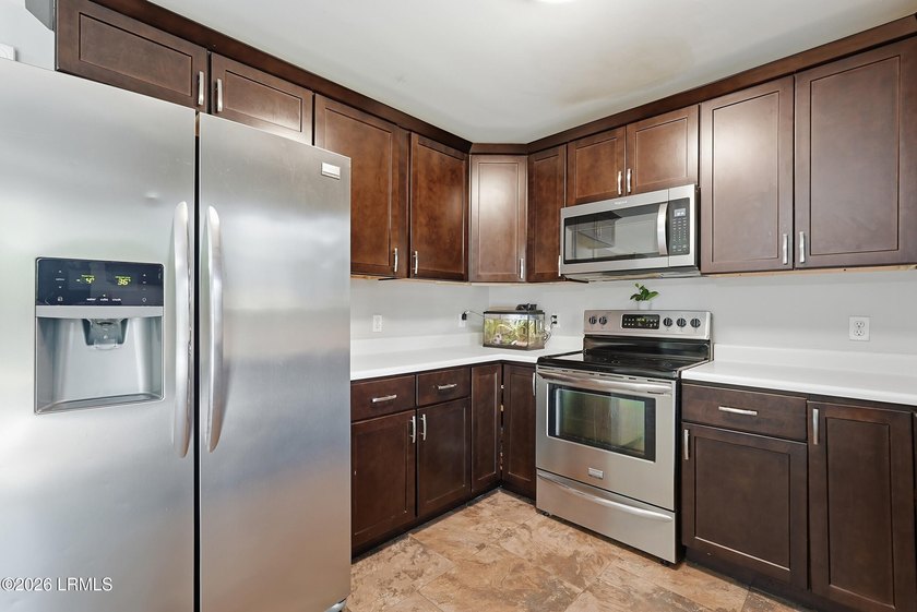 Welcome home to this beautifully maintained 3-bedroom, 2-bath - photo 10