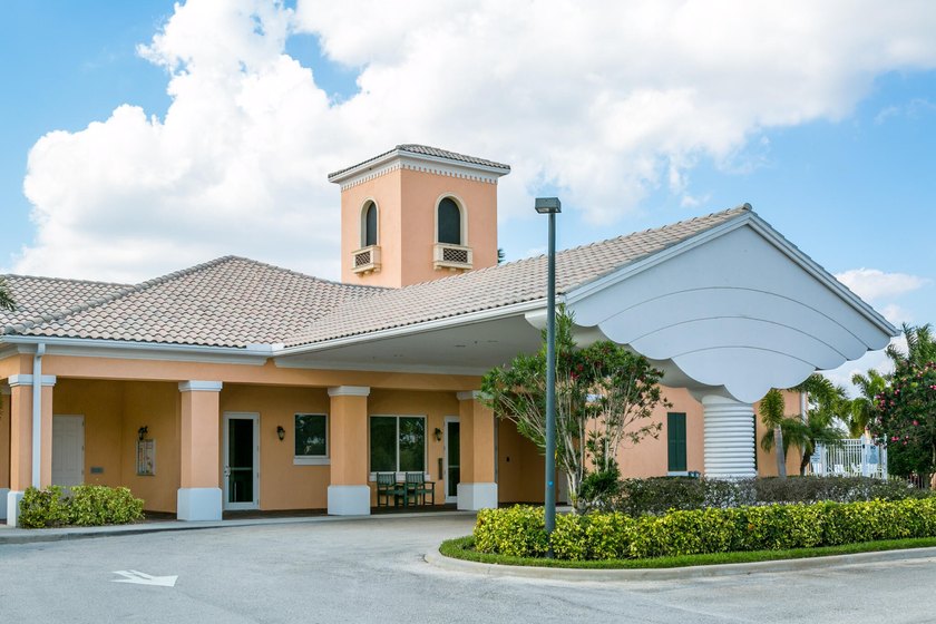 Nestled within a highly desirable DiVosta-built community, this - photo 23