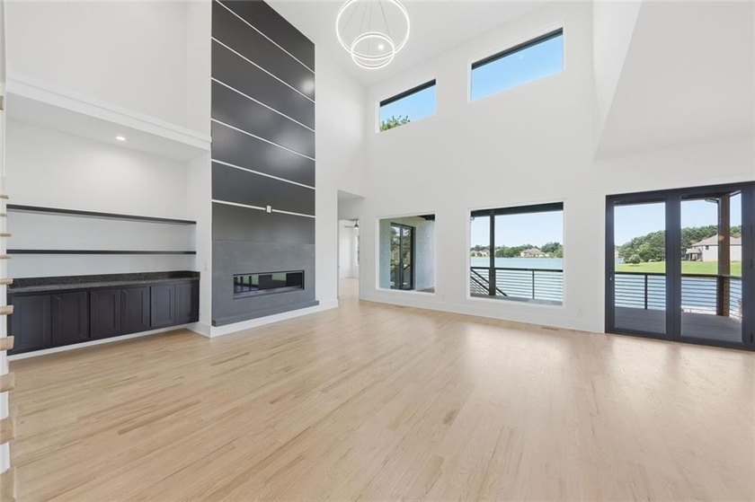 Experience luxury lakefront living in the prestigious Crystal - photo 4