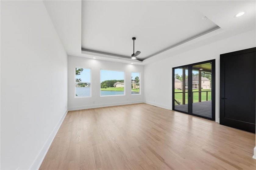 Experience luxury lakefront living in the prestigious Crystal - photo 8