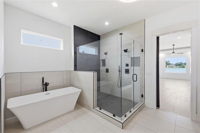 Experience luxury lakefront living in the prestigious Crystal - photo 9