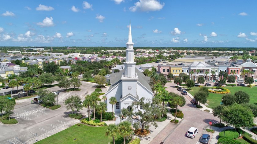 Nestled within a highly desirable DiVosta-built community, this - photo 40