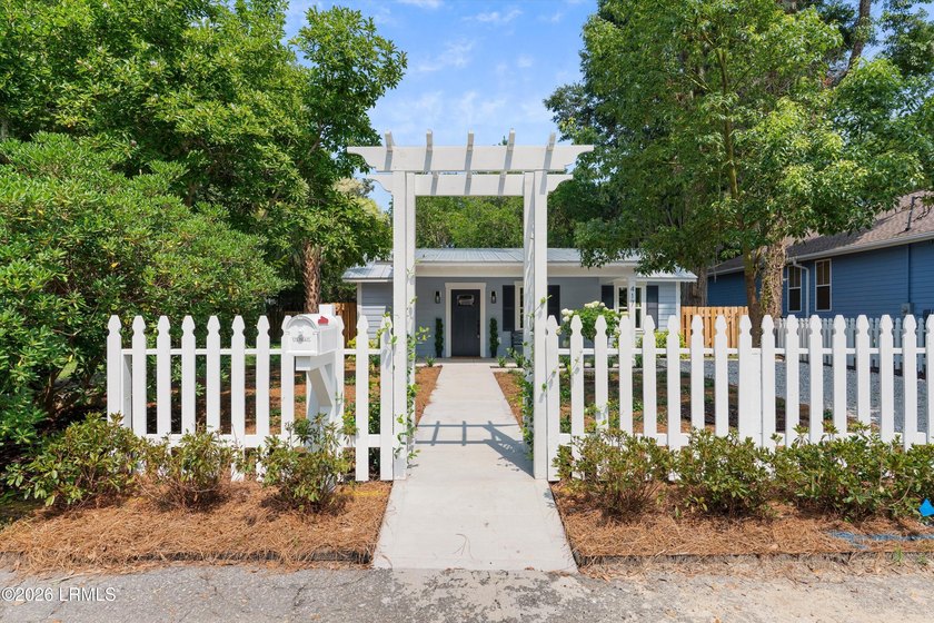 Welcome to 417 Waight Street, a turnkey Lowcountry home that has - photo 5