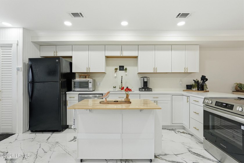 Experience the best of Lowcountry waterfront living at Mariners - photo 9