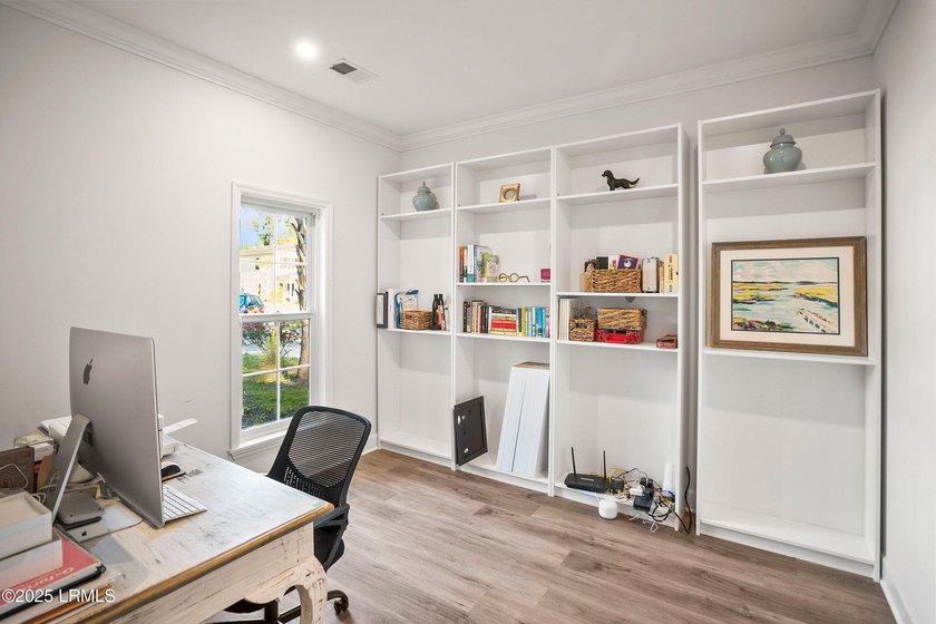 Built in 2021 by renowned local builder Allen Patterson, this - photo 7