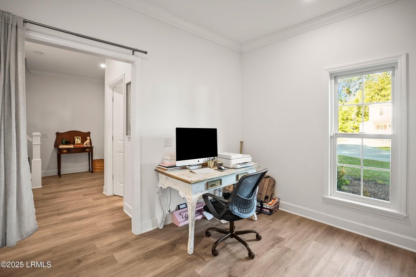 Built in 2021 by renowned local builder Allen Patterson, this - photo 8