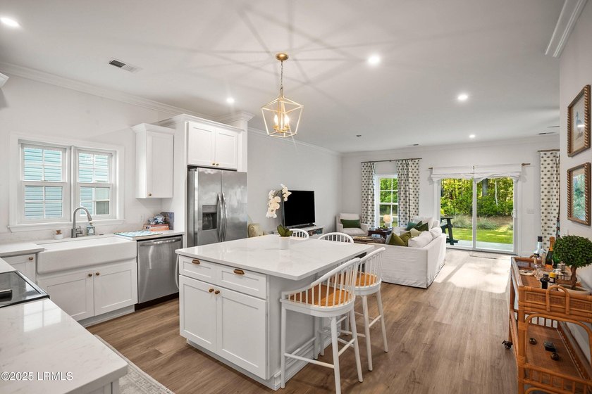 Built in 2021 by renowned local builder Allen Patterson, this - photo 10