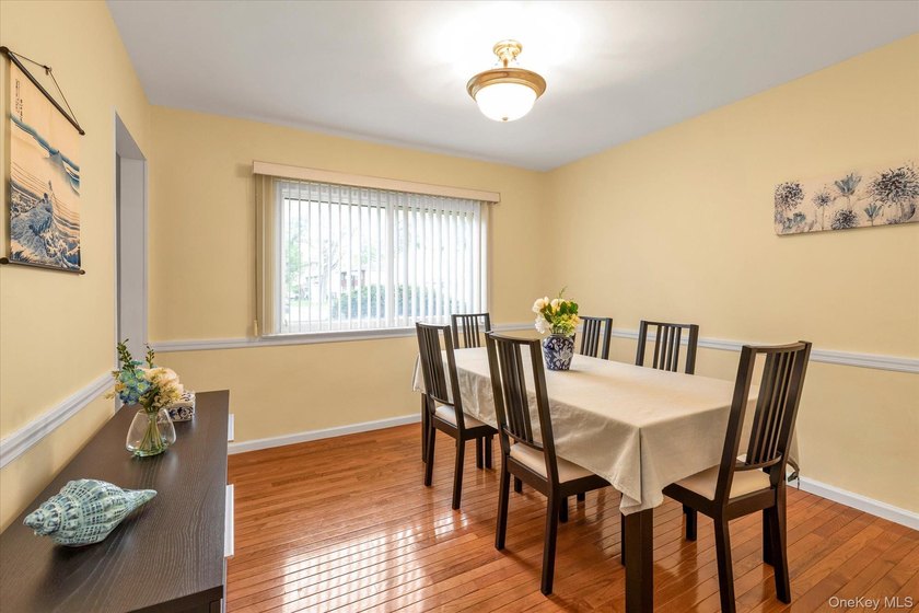 Warm and inviting Colonial offering oversized rooms, 3 bedrooms - photo 6