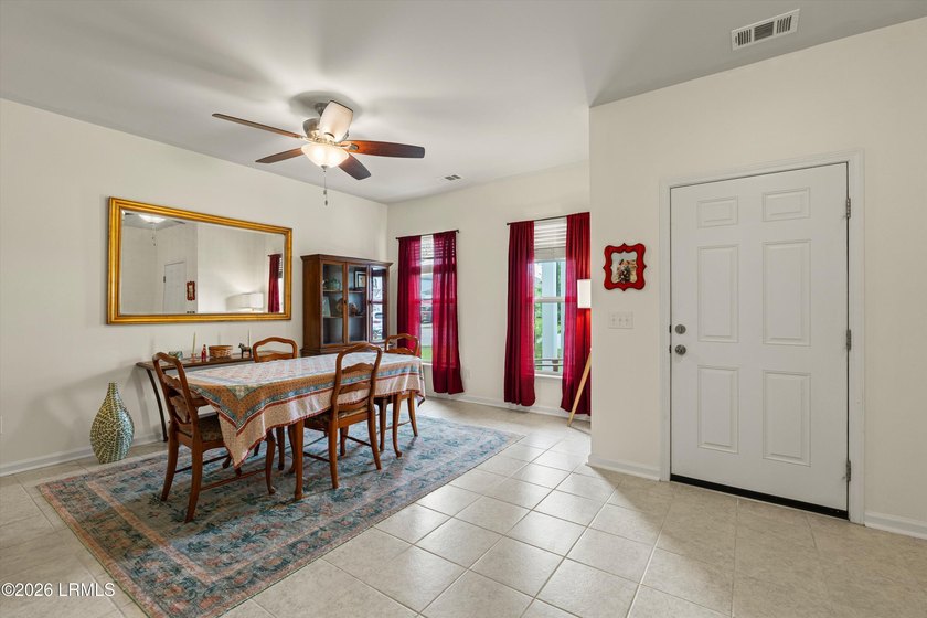 Fantastic, well-kept home on a desirable corner lot! Spacious - photo 3
