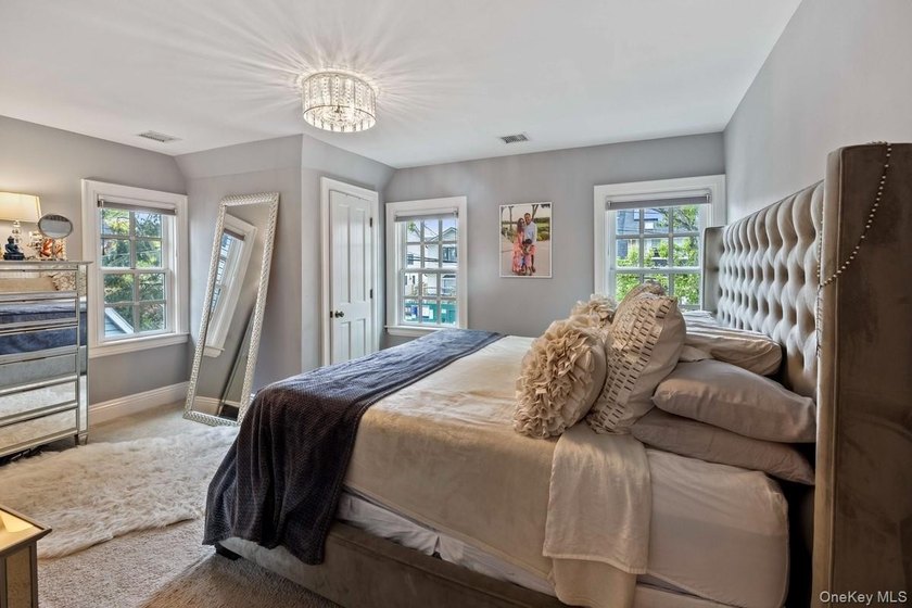 Move right into this beautiful Colonial on a tree-lined block in - photo 10