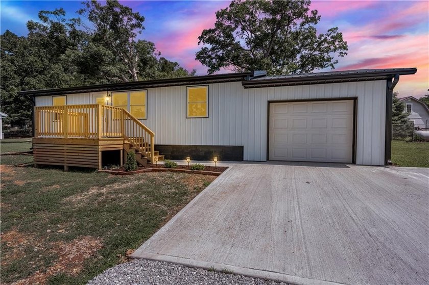 Completely remodeled and move-in ready, this 3-bedroom, 1-bath - photo 17