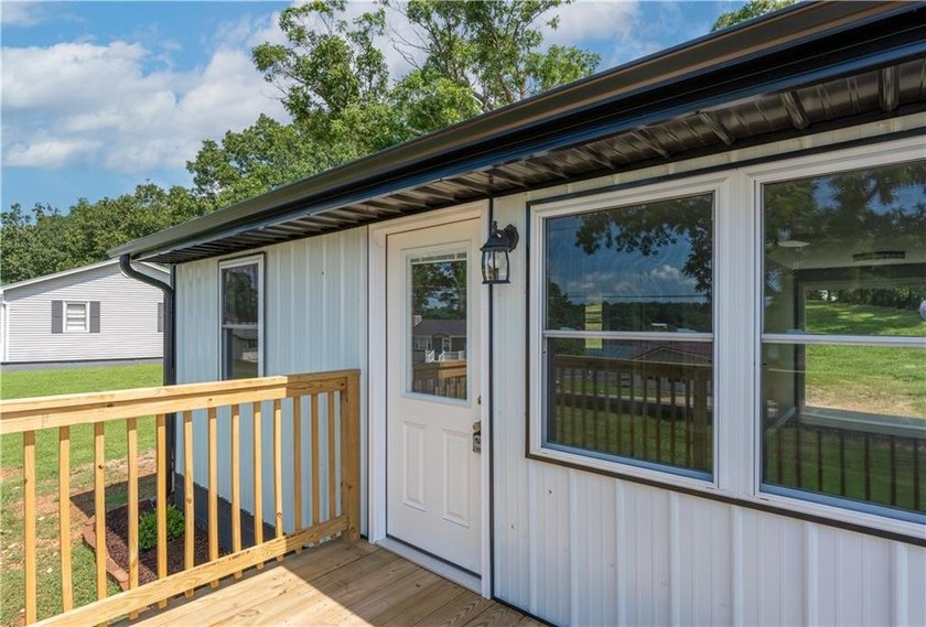 Completely remodeled and move-in ready, this 3-bedroom, 1-bath - photo 18