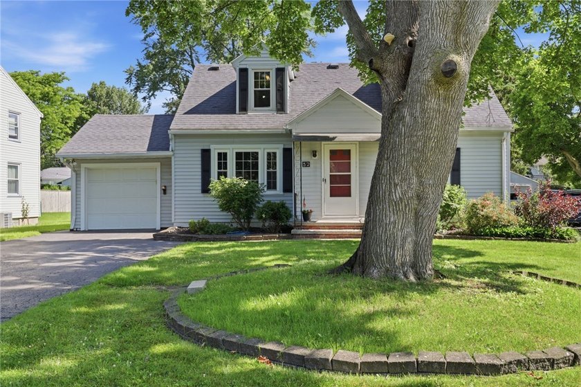 Welcome to this charming 4-bedroom 1.5 bath just yards away from - photo 2