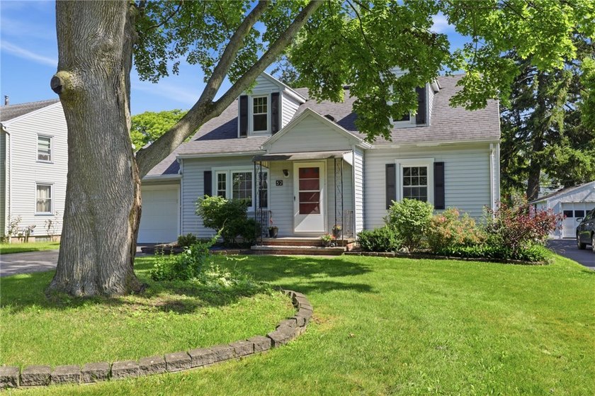 Welcome to this charming 4-bedroom 1.5 bath just yards away from - photo 3