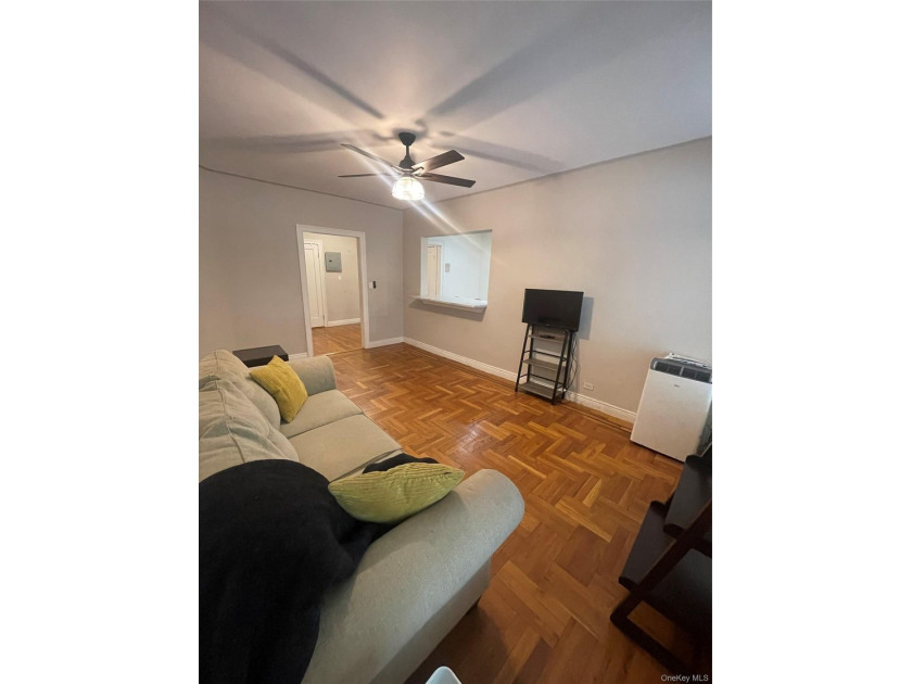 Welcome home to this beautifully maintained and renovated - photo 5