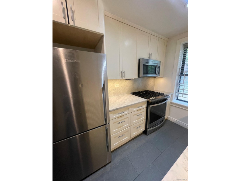 Welcome home to this beautifully maintained and renovated - photo 10