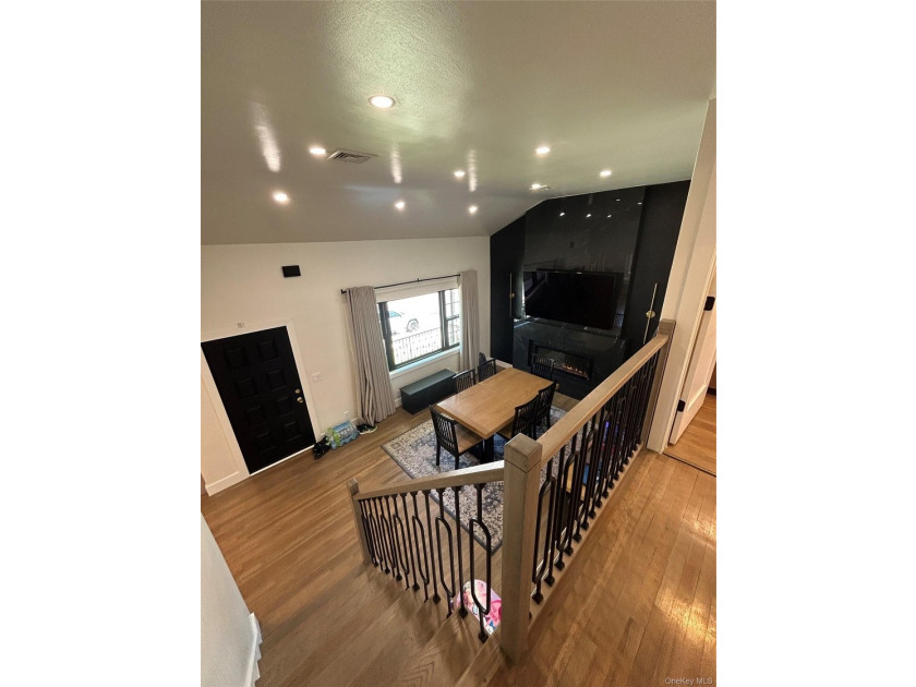 Welcome to this stunning completely detached, gut-renovated - photo 3