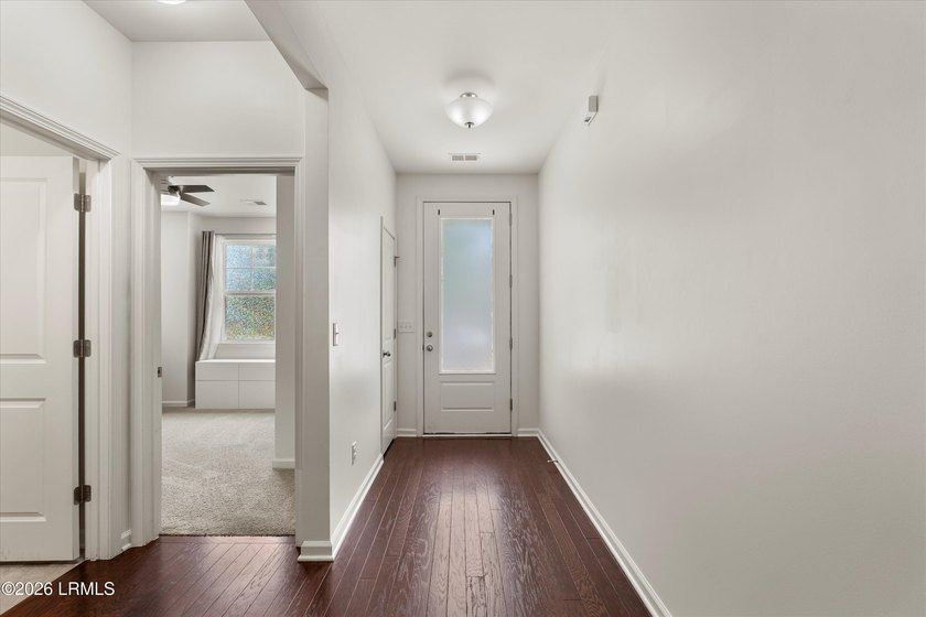 Welcome to this beautifully maintained, move-in-ready 4-bedroom - photo 4