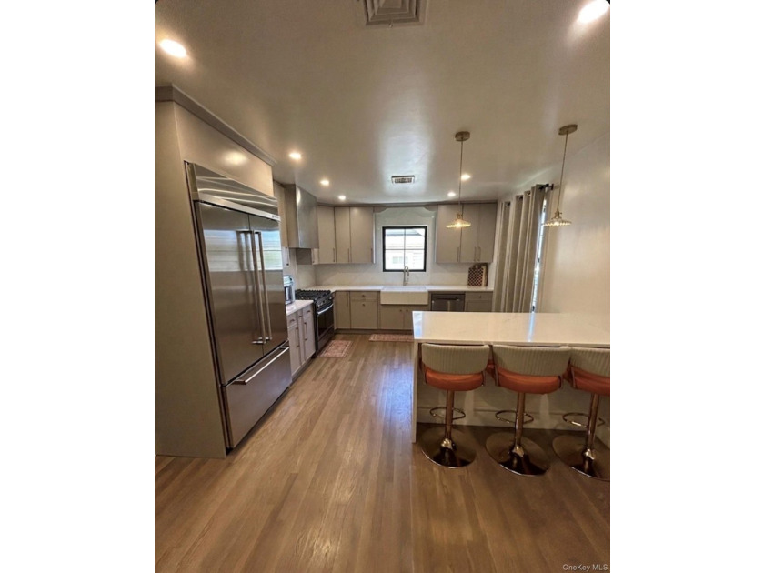 Welcome to this stunning completely detached, gut-renovated - photo 5