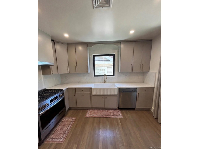 Welcome to this stunning completely detached, gut-renovated - photo 6