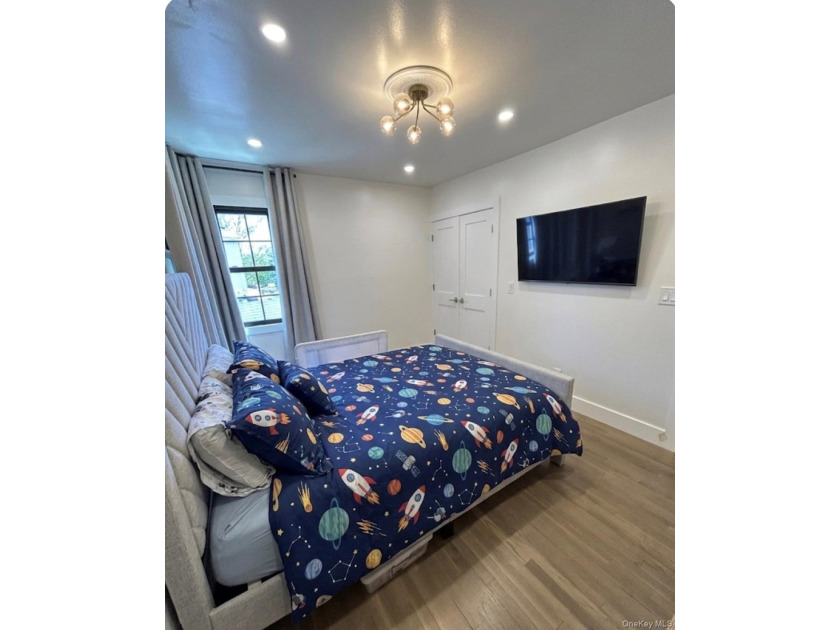 Welcome to this stunning completely detached, gut-renovated - photo 10