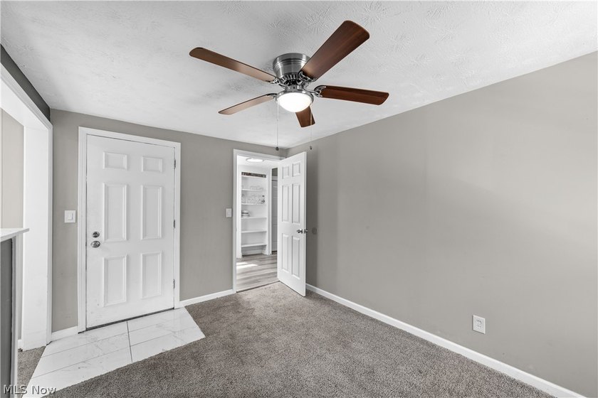 Fantastic investment or owner-occupant opportunity! This fully - photo 12