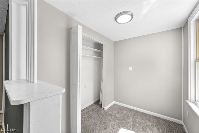 Fantastic investment or owner-occupant opportunity! This fully - photo 14
