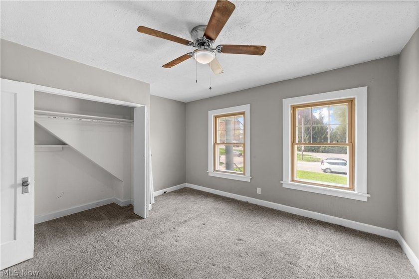 Fantastic investment or owner-occupant opportunity! This fully - photo 16