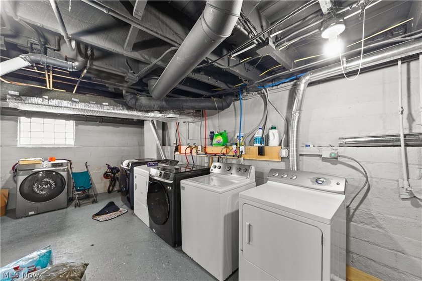 Fantastic investment or owner-occupant opportunity! This fully - photo 27
