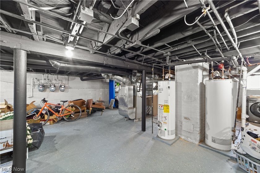 Fantastic investment or owner-occupant opportunity! This fully - photo 28