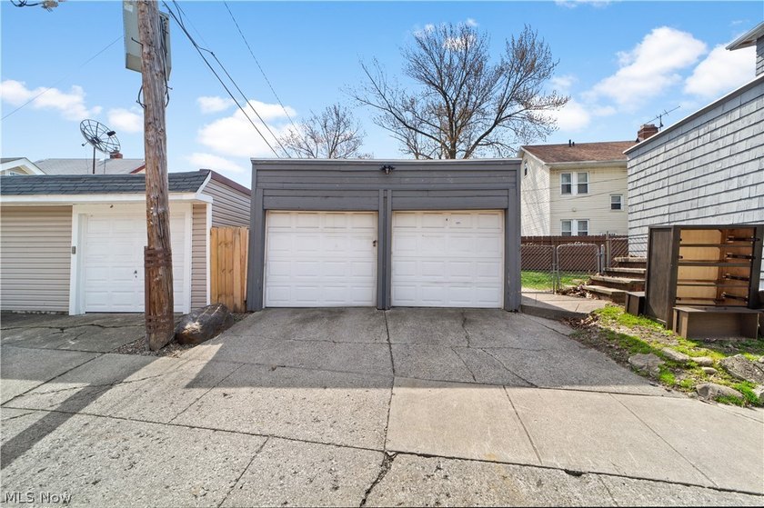 Fantastic investment or owner-occupant opportunity! This fully - photo 31