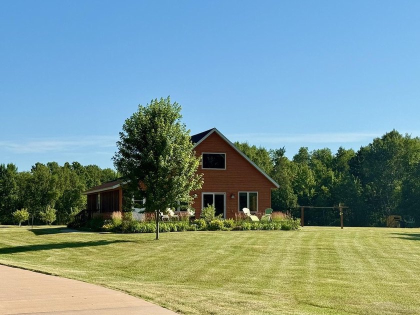 This exceptional property, situated east of Hinckley and south - photo 27
