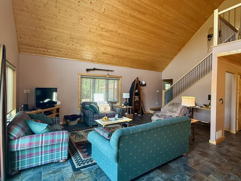 This exceptional property, situated east of Hinckley and south - photo 38
