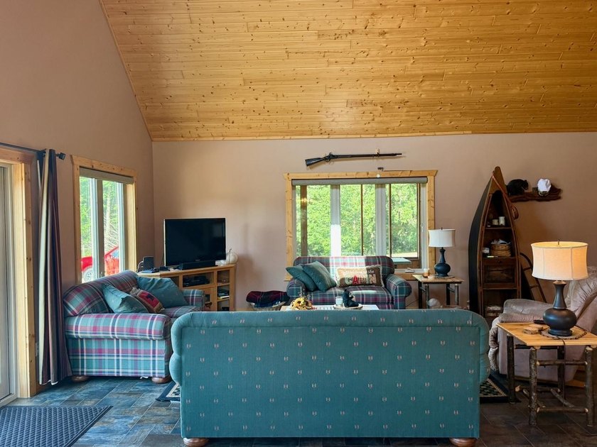 This exceptional property, situated east of Hinckley and south - photo 39