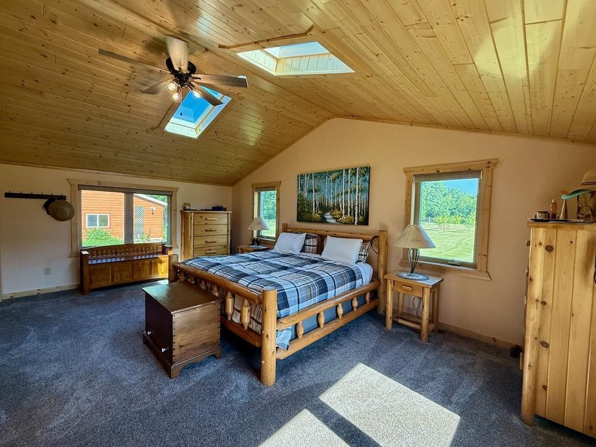This exceptional property, situated east of Hinckley and south - photo 44
