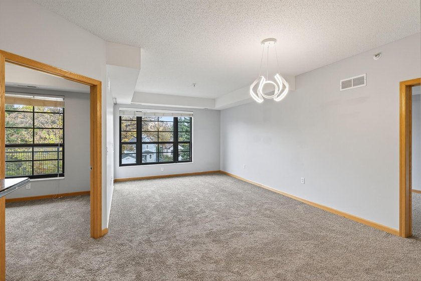 820 Emerald St 307 - photo 11