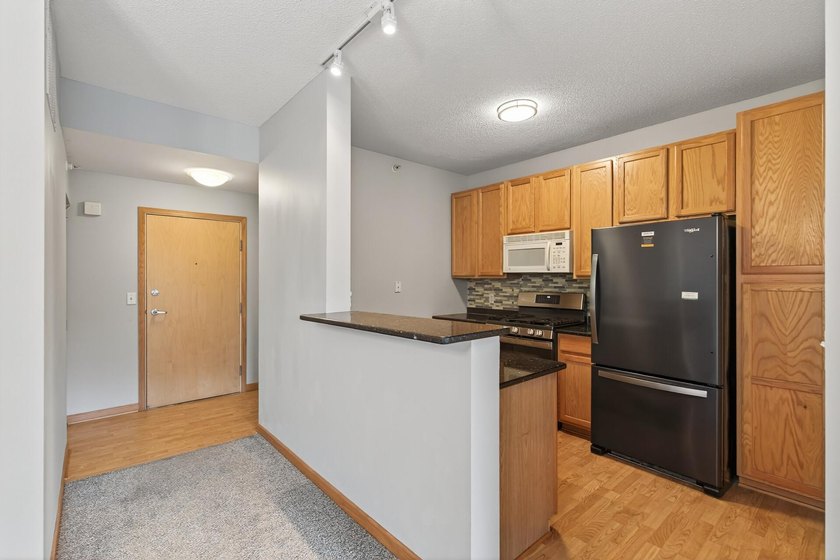 820 Emerald St 307 - photo 15