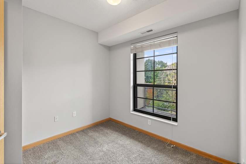 820 Emerald St 307 - photo 25