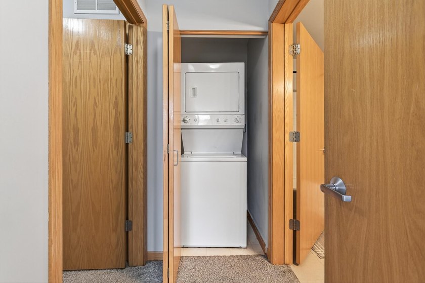 820 Emerald St 307 - photo 28