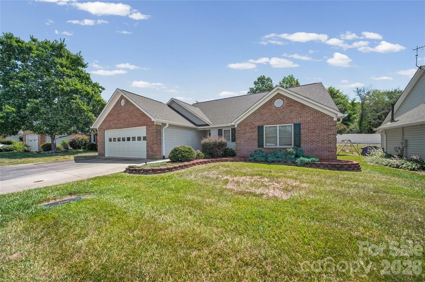 Welcome to this spacious 2-bedroom, 2-bathroom home in the - photo 3