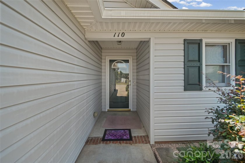 Welcome to this spacious 2-bedroom, 2-bathroom home in the - photo 4