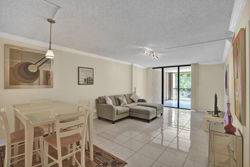 Beautifully updated one-bedroom, one-and-a-half-bath corner unit - photo 13