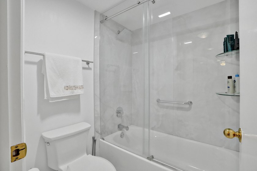Beautifully updated one-bedroom, one-and-a-half-bath corner unit - photo 17