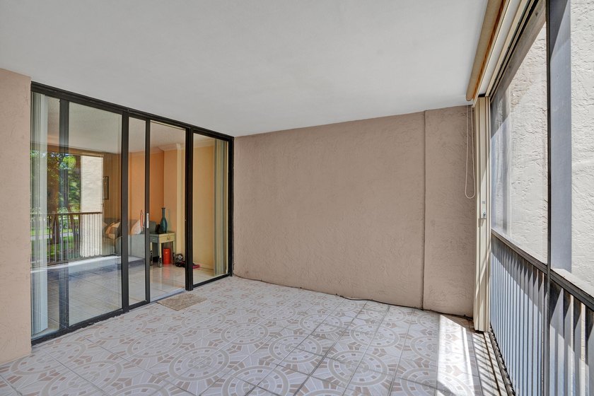 Beautifully updated one-bedroom, one-and-a-half-bath corner unit - photo 21