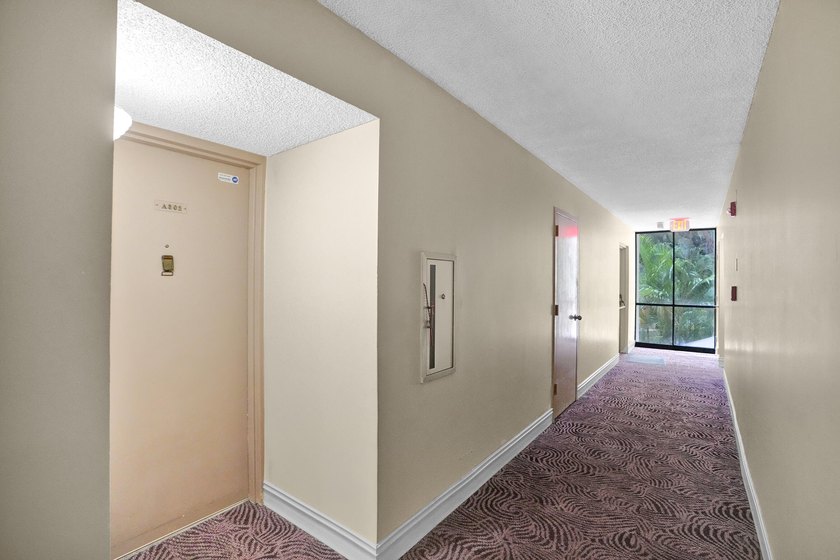 Beautifully updated one-bedroom, one-and-a-half-bath corner unit - photo 27