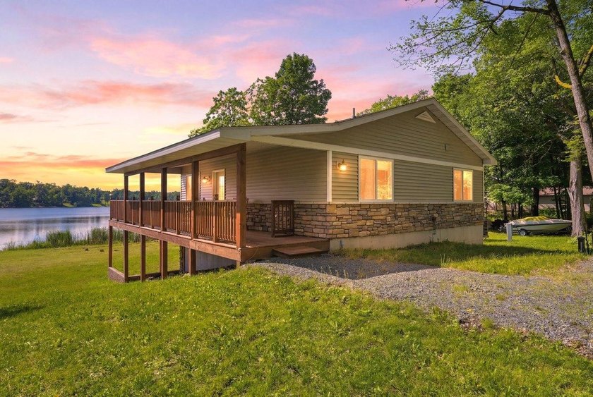 This beautiful four-year-old home on Little Blake Lake offers a - photo 4